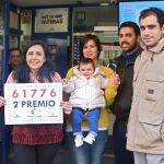 Alegría en las administración de Miranda de Ebro (Burgos) que repartieró décimos del segundo premio