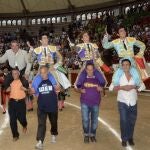 La terna sale a hombros junto al mayoral de la ganadería