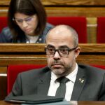 El consejero de Interior, Miquel Buch, durante una sesión de control celebrada en el Parlamento / Efe