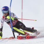 Mikaela Shiffrin durante la prueba de Slalom gigante en Courchevel