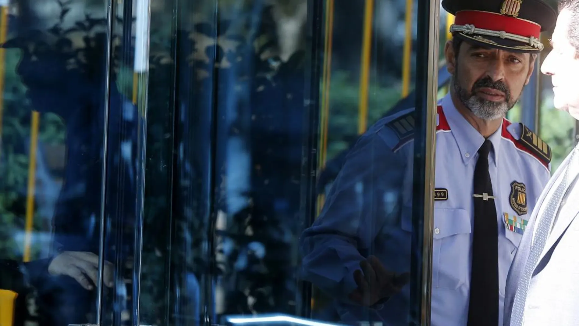 El jefe de los Mossos d'Esquadra, Josep Lluis Trapero, a su salida de la Audiencia Nacional tras declarar ante la juez Carmen Lamela el pasado 6 de octubre.