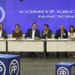 Mariano Rajoy presidió ayer el Comité Ejecutivo del PP, en el que consiguió el apoyo de los miembros de su partido para negociar con Rivera