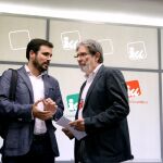 Alberto Garzón junto a Adolfo Barrena