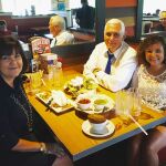 Mike Pence, «número dos» de Trump en una cena con su mujer y su hija