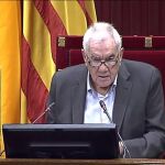 Ernest Maragall (i), presidente de la Mesa de Edad, durante su discurso.