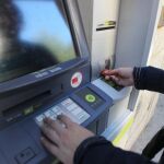 Con el «método jackpot», los cajeros hackeados comienzan a «escupir» dinero