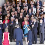 Don Felipe y Doña Letizia en el 40 aniversario de las elecciones de 1977 junto a diputados de las Cortes constituyentes y presidentes del Congreso