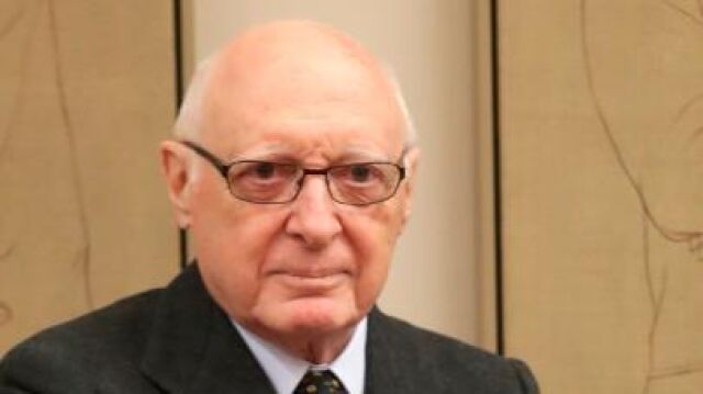 El político y padre de la Constitución, José Pedro Pérez-Llorca
