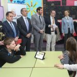 La Infanta Elena junto al consejero de Educación, Fernando Rey; Antonio Vigil-Escalera; el alcalde, Óscar Puente; y Pablo Trillo, entre otros