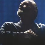 Miguel Bosé, durante un concierto, en 2017, en el Acrópolis de Puebla (México) de la gira «Estaré»