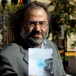 El poeta salmantino-peruano, Alfredo Pérez Alencart, con su nuevo poemario