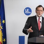 Mariano Rajoy habla hoy, jueves 15 de diciembre de 2016, en una rueda de prensa en Bruselas (Bélgica)