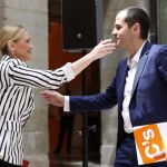 Cifuentes recibió ayer a Aguado en su despacho de la Real Casa de Correos