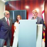 Las tres formaciones comparecieron ayer para exigir el pleno extraordinario.