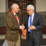 El Consejo de Transparencia que dirige Manuel Medina –en la imagen, junto al consejero de Presidencia Manuel Jiménez Barrios– avaló la petición de información. La sentencia del tribunal le ha dado la razón