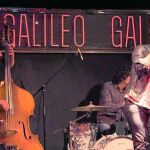 Galileo Galilei en concierto, sala donde dará el primer directo en el contexto de este particular «circuito» la banda Mäbu, el próximo sábado a las 21:00 horas