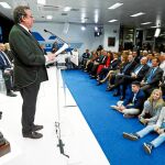 Alfonso Ussía, acompañado a su izquierda por Juan Carlos Quer, Juan José Cortés, Antonio del Castillo y María del Mar Bermúdez / LA RAZÓN