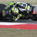El piloto español de la escudería Monster Yamaha Tech 3 Pol Espargaró en acción durante la sesión de entrenamientos libres del Gran Premio de San Marino de MotoGP