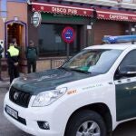 Miembros de la Guardia Civil y de la Policía Local en Almonte