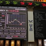 Vista de un panel informativo de la Bolsa de Madrid