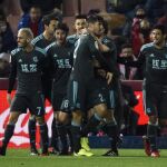 El delantero de la Real Sociedad Juanmi Jiménez celebra con sus compañeros el segundo gol ante el Granada