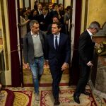 El presidente de Ciudadanos, Albert Rivera, ayer en el Congreso acompañado por el diputado Toni Cantó