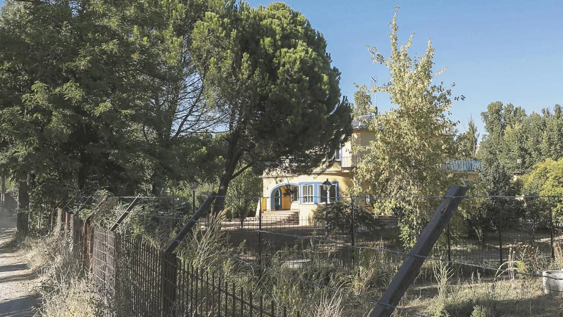 Sotillo de las monjas. La propiedad de Ortega Cano se encuentra situada en este paraje de San Sebastián de los Reyes. Aunque está destartalada cuenta con 35.000 m2/ Alberto R. Roldán