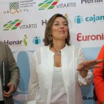 El presidente de URCAYL, Jerónimo Lozano; la consejera de Agricultura y Ganadería y portavoz de la Junta, Milagros Marcos; y la presidenta de VITARTIS, Beatriz Escudero, en la clausura de la jornada “¿Quién es quién? en el sector lácteo de Castilla y León”