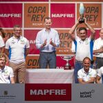 Felipe VI entregó a Pedro Campos el trofeo de ganador de la 35ª edición de la Copa del Rey Mapfre