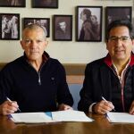 Antonio Banderas y Antonio Pulido, en la firma del convenio
