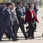 La ministra María Dolores de Cospedal, ayer en la Base Aérea de Alcantarilla con López Miras y Rosa Peñalver