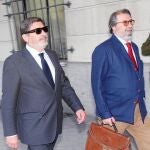 Guerrero junto a su abogado, Fernando de Pablo