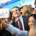 El candidato del Partido Popular a la presidencia del Gobierno, Pablo Casado, a su llegada a la sede de su partido tras el debate electoral