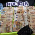 Imagen facilitada por la Policía con el dinero incautado a los detenidos