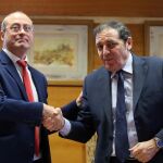 El consejero Sáez Aguado firma un acuerdo de colaboración con el presidente de Pyfano, Miguel Ángel Vicente