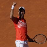 Djokovic celebra uno de los puntos que ganó a Thiem