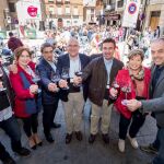 Carnero brinda con el alcalde Roberto Díez, el diputado Agapito Hernández y el director del Museo del Vino, Víctor Fernández, entre otros