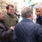 El candidato popular Adolfo Suárez Illana acompañado de Fernández Mañueco saludo a simpatizantes de Salamanca