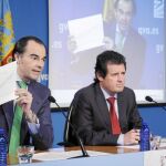 El conseller de Sanidad, Manuel Llombart, junto al vicepresidente y portavoz José Císcar