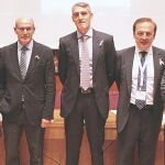 De izquierda a derecha, Marta del Olmo, directora de Información y Atención al Paciente de los hospitales de la red pública de Madrid gestionados por Quirónsalud; Rafael Bengoa, ex consejero vasco de Sanidad; Juan Antonio Álvaro de la Parra; director gerente del Hospital Universitario Fundación Jiménez Díaz-Grupo Quirónsalud; Javier Dodero, director corporativo de Continuidad Asistencial de los hospitales públicos de Quirónsalud; y Ángel Blanco, director corporativo de Organización, Procesos y TIC de Quirónsalud