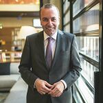 Ingeniero de formación, Manfred Weber ha desarrollado la mayor parte de su carrera política en la Eurocámara, donde lleva quince años