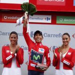 Nairo Quintana, en el podio al mantenerse líder de la general tras la decimosexta etapa de la Vuelta Ciclista a España 2016.