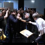 Misha Kiria, Laurent Pelly y Daniele Rustione (a la dcha.), durante un ensayo de "Falstaff"
