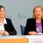 Pilar del Olmo informa del decreto aprobado por el que se prorrogan los presupuestos, en presencia de Milagros Marcos