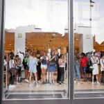 Decenas de personas se resguardaron del atentado en el interior del edificio de Zara en la Plaza de Cataluña