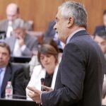 El presidente de la Junta, ayer en la sesión de control al Gobierno