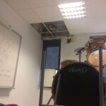 Una de las salas del conservatorio con moho y desprendimientos