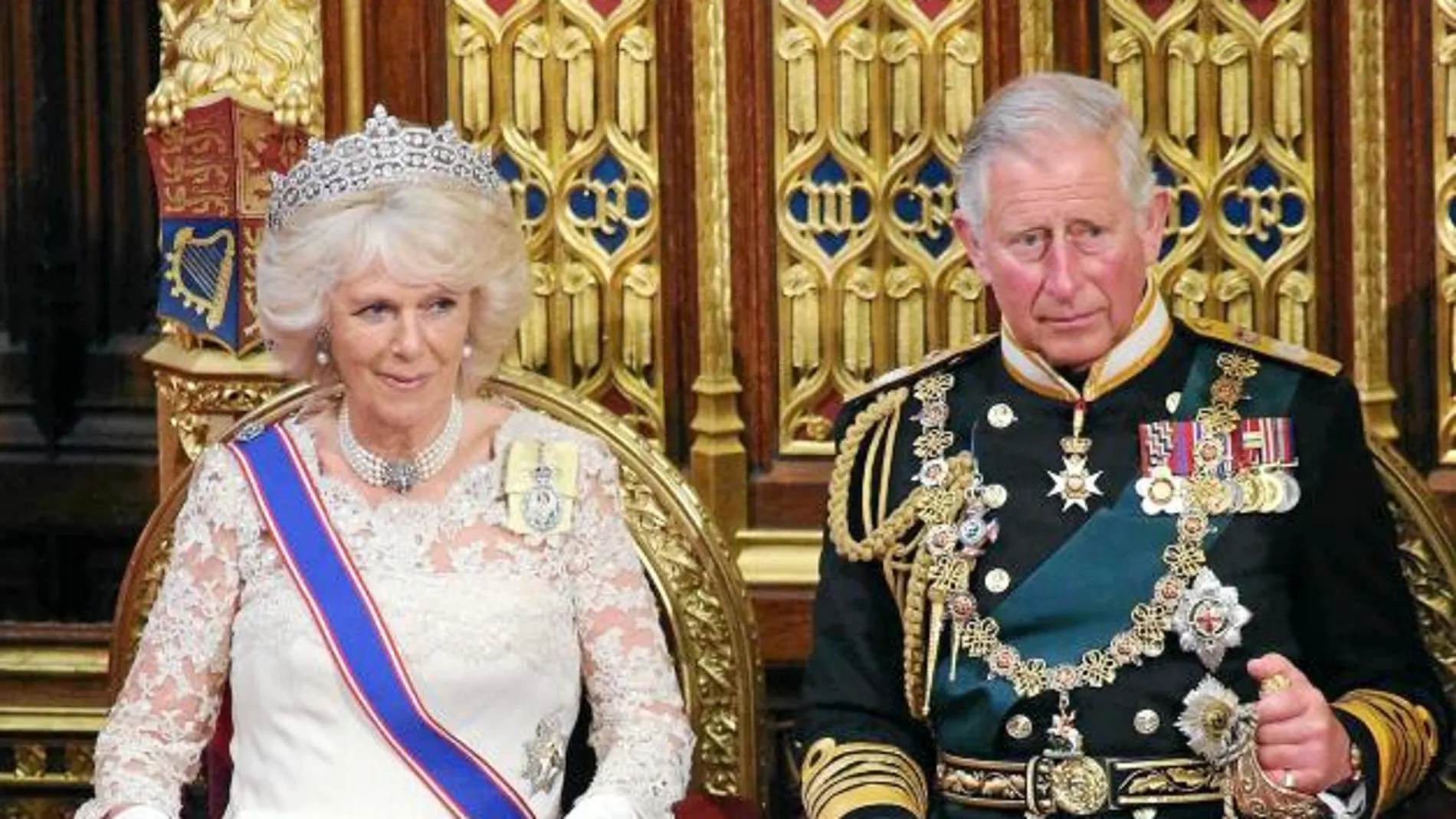 El príncipe Carlos y Camilla Parker Bowles en la apertura del Parlamento británico