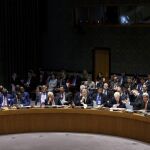 El secretario de estado estadounidense, John Kerry (2d), se dirige a la intervención rusa en Siria mientras el ministro ruso de Exteriores, Sergey Lavrov (2i), escucha desde su asiento