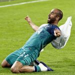Lucas Moura se fue a celebrar la victoria con sus aficionados en el Johan Cruijff Arena